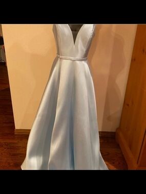 Elegant Light Blue Satin V-Neck Evening Gown size 12 nwot